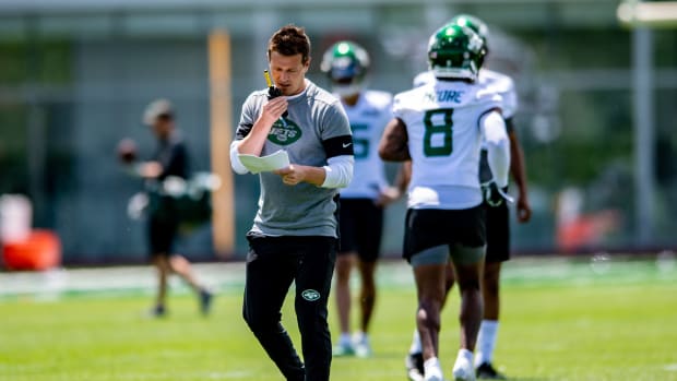 Jets offensive coordinator Mike LaFleur